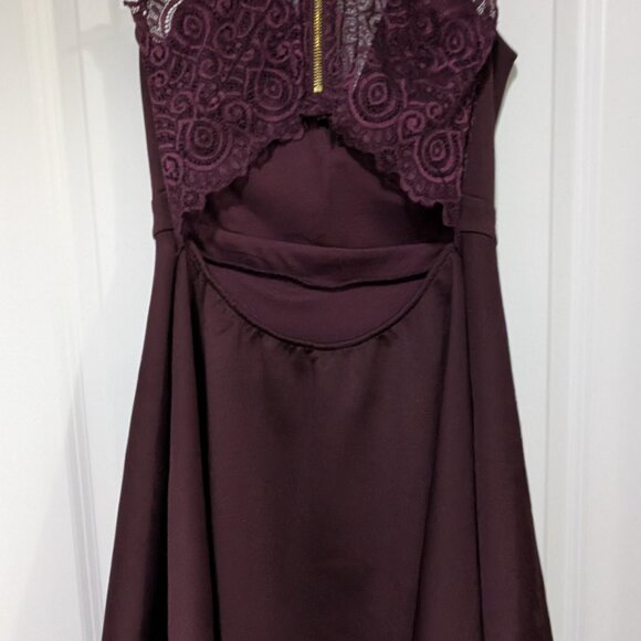 Le Chateau Fit & Flare Dress in Maroon, Size Med - Picture 2 of 4